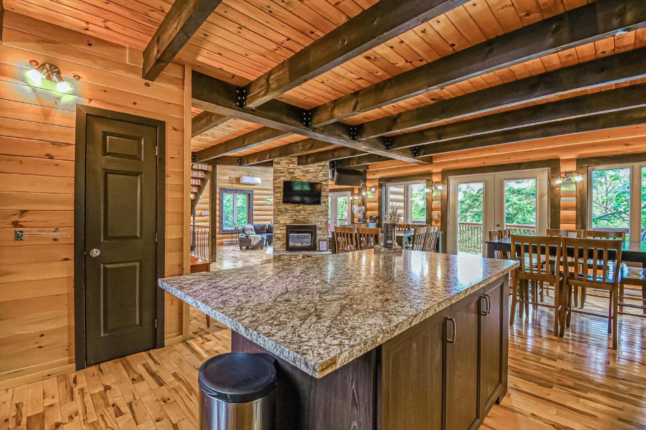 Brown Bear Lodge Brownsburg Esterno foto